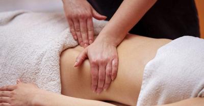 Faire un massage abdominal